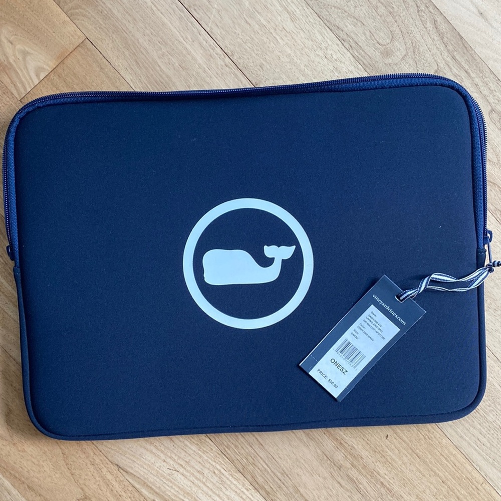 Brand new Vineyard Vines whale dot laptop case